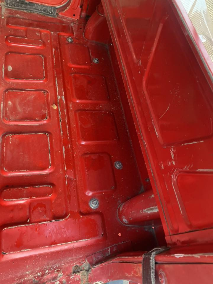 سلام عليكم تكتك 21 تكتك نضيفه خير من الله رقم وسنويه سعر ٧٢٠٠ مكاني لمشتل قرب مركز شام ***********
