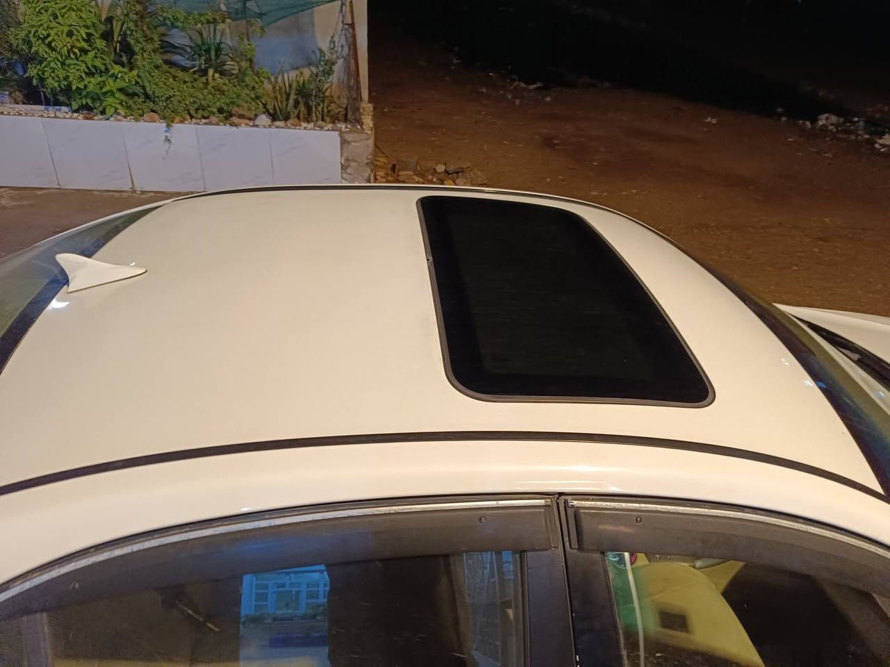 سوناتا للبيع موديل 2009وارد امريكي مكينه 2400 مكفولة السياره من الحادث والضربه والصبغ ماعده بارد اصبع بل الباب الخلفي عكس السائق بدون صبغ  العنوان ديالى للاتصال على هذا الرقم***********
