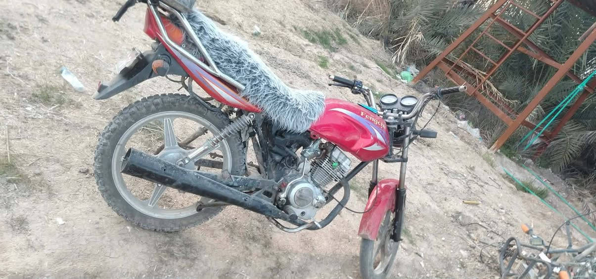 السلام عليكم ... دراجة دايون موديل 2022 كلك .. دراجة اشتريتها قبل سنه من ولد بل حله كفلها اليه من السرقه
.. الدراجة مكفوله من كرهبائيات كامله و المحرك لاتنقيص ولا دخان كلجات 200 جديدة و تجفيته جديده وكلشي بلادي وكاله حطيتله .. 
الخلل البيها  الصفحه ماته  ذب دهن مزروفه //مصورها // والكلج ثكيل من الواير مو المحرك
و واليده مالت البريك مالتها مالت تايكر  ... مكانها بابل الكفل .. سعرها 450 وبيها مجال .. رقم ***********
