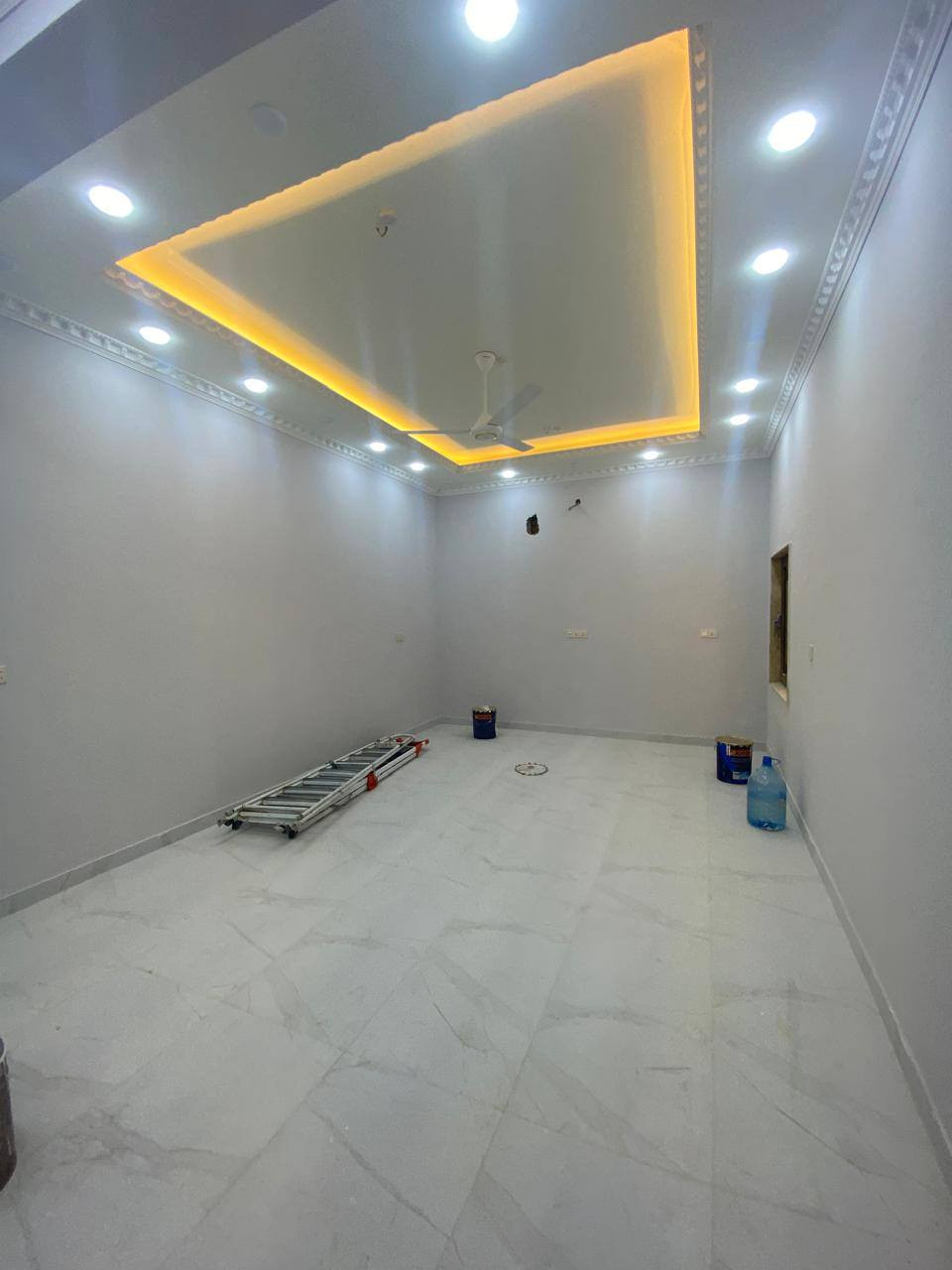 بيت الايجار حي صنعاء 
يحتوي على 4غرف منام وصاله واستقبال ومطبخ وصحيات 
جميع الغرف تحتوي على سبالت وكونتر مطبخ 
الايجار الشهري 1800$

عنوان المكتب 
شارع 14 تموز مقابل مطعم السوري 
***********_***********
