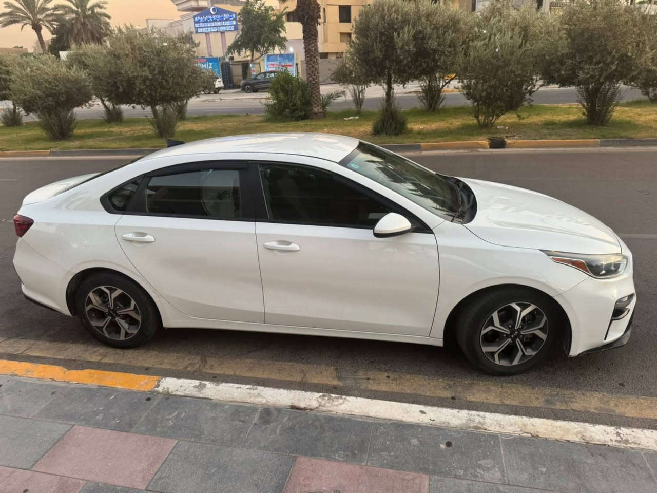 فورتي ٢٠١٩
لون ابيض 
محرك ٢٠٠٠ دوش مكفول 
كير جديد AT 
تبريد شاشه لمس 
بجم كبس بدون ايرباك 
ويل كب 
شاشه وكاميرا اصليه 
رقم انكليزي جديد باسمنا 
ماشيه ٦٨ الف قابل للزياده 
حادثها باب خلف السايق وجاملغ خلفي جهة السايق 
السعر ١٢٢ وبيها مجال 
بغداد حي تونس 
***********
