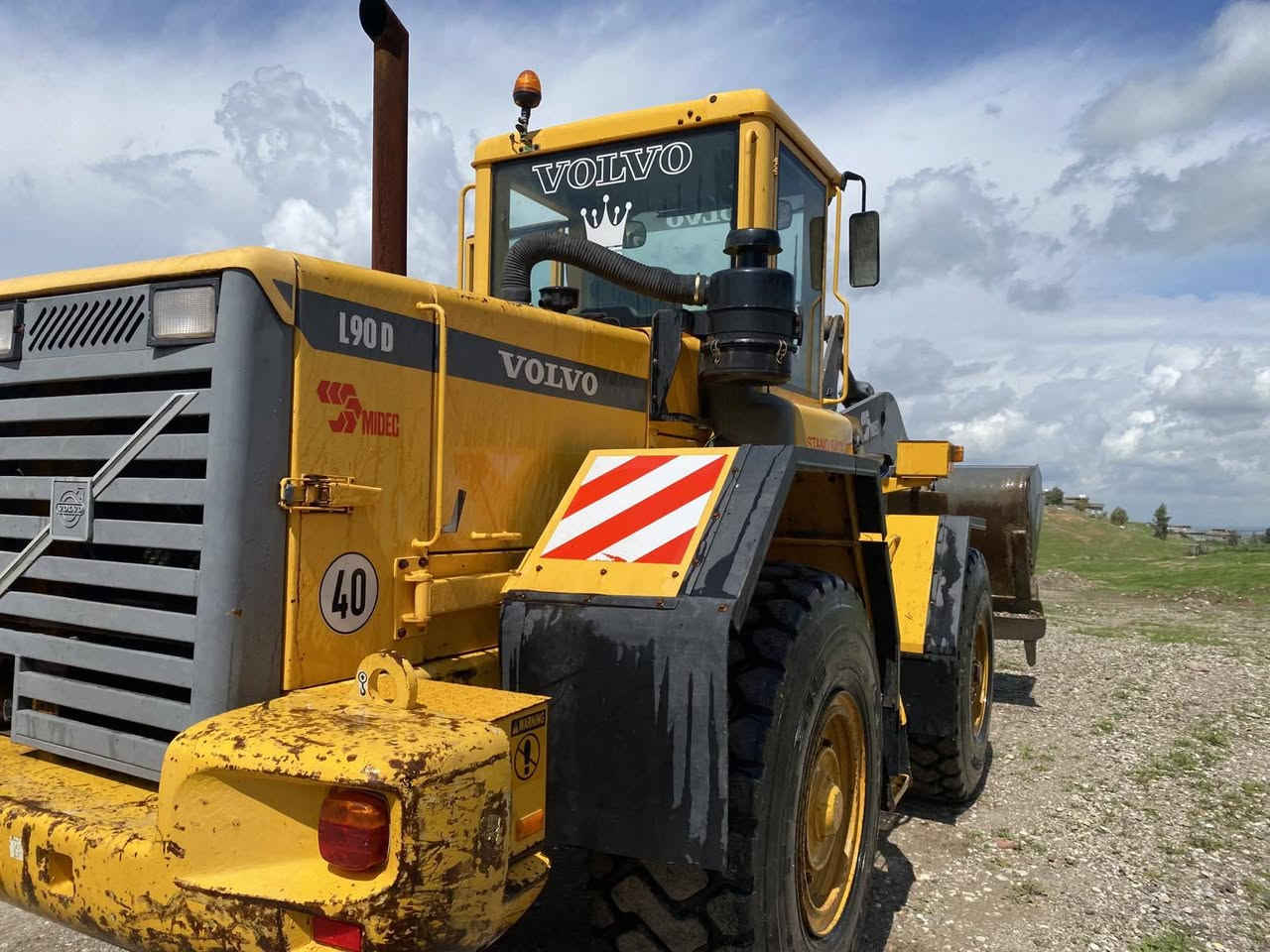 شؤفار ڤالڤؤ بؤ فرؤشتن للبيع حجم D90 موديل 2001
رقمو سناويه زؤر خوينه همو گيني بشرته 
رقم تليفون ***********8
