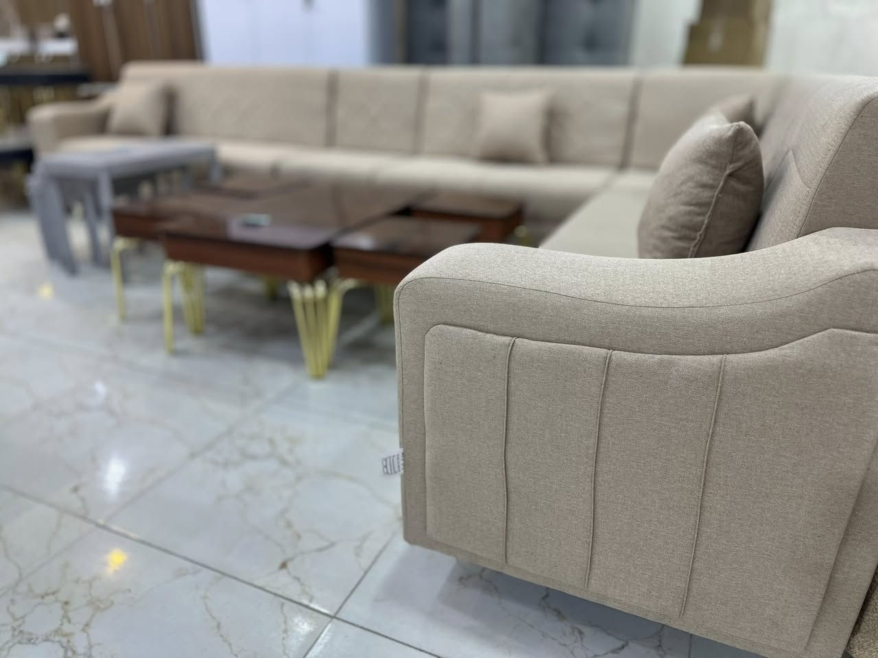 اهلا وسهلا بكم زبائننا الكرام نقدم لكم مجموعة متنوعة من الأثاث الحديث بأنسب الأسعار للحجز مراسلة الصفحة متوفر توصيل ***********
