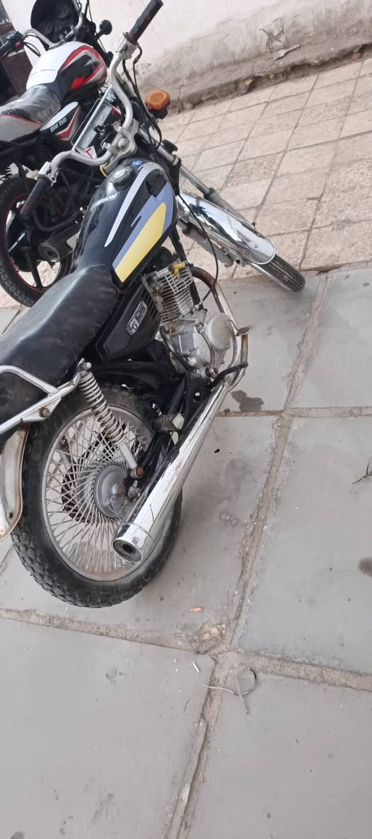 دراجه للبيع شاصيها ٢٢ اوراق سكنر تعمير جديد محرك ١٩مامفتوح.
مكاني بابل الشوملي ***********
متواجد عالفيس
