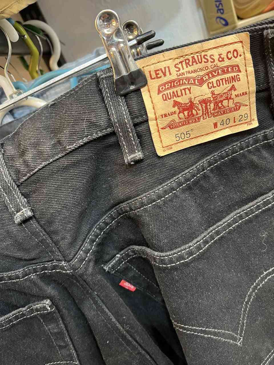 Levis
orginal 
کل قیاسات متوفر
34_36_38_40
توصیل جمع
نظافە کلها %100
بالە مستخدم 
غیرمستخدم
***********

