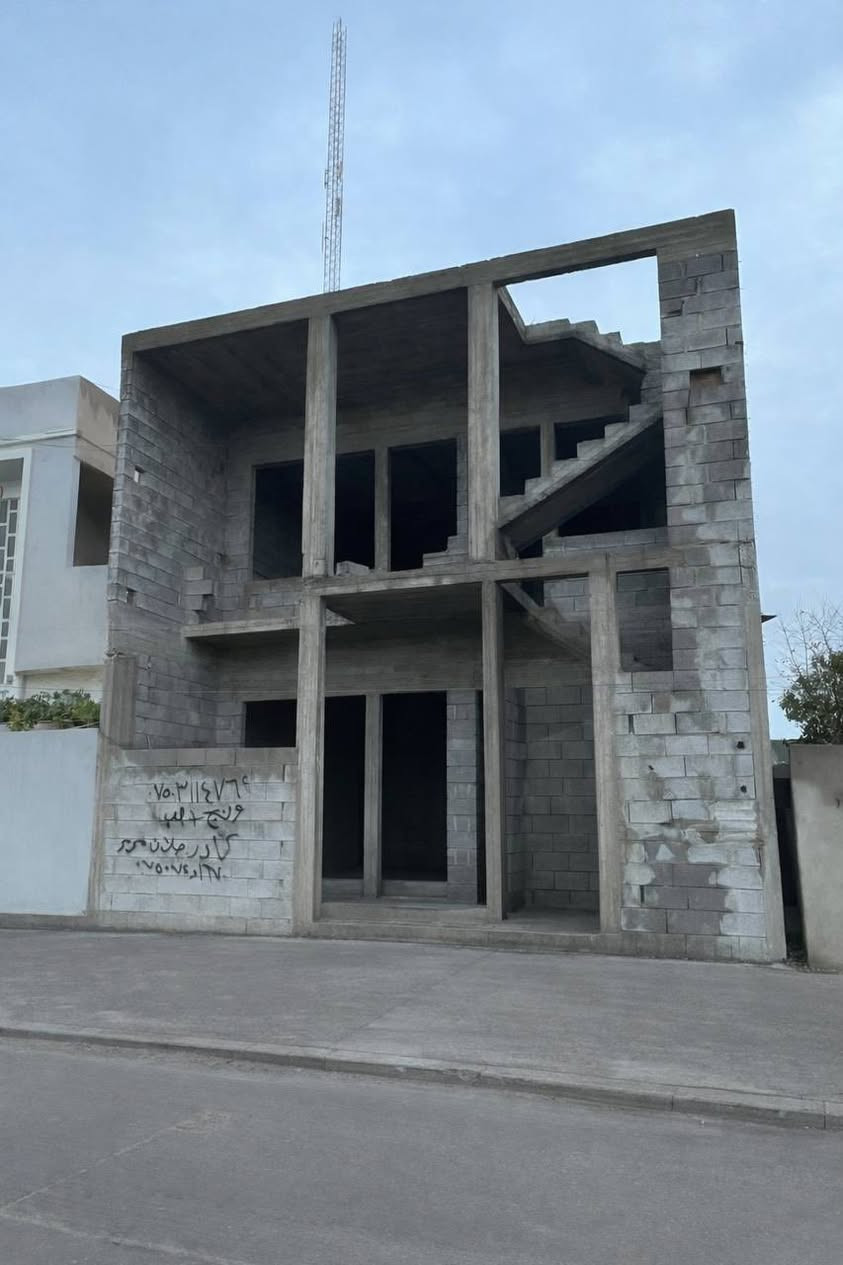 هيكل للبيع موقع مميز 🔥🔥
الموقع حي الكندي الثانية سند طابو زهور

الشارع الذي يفصل بين الجمعيات والسندات قرب سايدين 25

نظام بناء هندسي (دنك)

هيكل طابقين (عظم) المساحة 106 متر الواجهة 8️⃣ العمق 1️⃣3️⃣وربع

الطابق الاول معزول عن الثاني

الطابق الاول يحتوي على

استقبال

مطبخ

موزع

2️⃣غرف نوم 1️⃣ ماستر

حمام وتواليت

الطابق الثاني مشابه للطابق

سند 25 التحويل مباشر

السعر 135 مليون وقابل للتفاوض

للاستفسار 📞📞📞

***********
