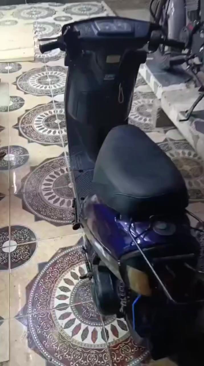 دراجة ياماها
سرعة 60 ما مفتوحة 
مكفولة من التاير للتاير 
السعر 210 وبيها مجال حك الجية 
مكاني تكريت ديوم 
***********
