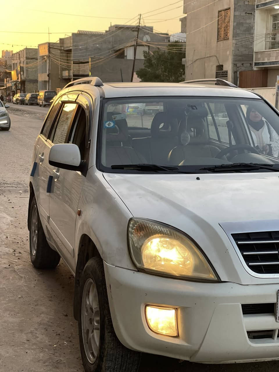 السلام عليكم ...
شيري تيكَو ٢٠١٢
.كير ميكانيكي مكفول ومحرك كذلك
.السيارة حلوة وكشرهة كلش نضيف مثل مموضح بالصور 
.تبريد ثلج شغال وتدفئة كشنات
.تحكم مري كهرباء ،شاشة ،كامرة
.حدادية جاهزة مابيهة نقص
.السعر65$
.المكان بغداد الدورة /السيدية
.للاستفسار  ***********
