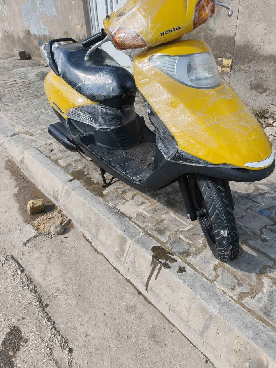 سلام عليكم سبيسي مفتوحه رايمر دراجه حلوه ونضيفه كهربائات كله شغاله نكره سلف شلعه نعومه كفرات بلادي مكاني كوت حي الجهاد سعره 500 وبيه مجال ***********3
