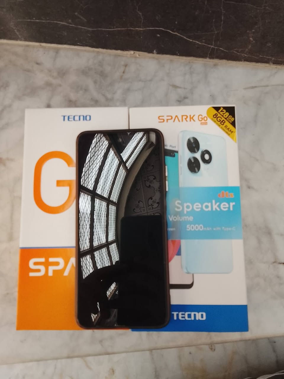 موبايل للبيع ذاكره 128 عشوائيه 8 شاشه اصليه ما مبدل بس اي سي الشحن الرئيسي عطلان مع كامل ملحقاته سعر 35,000 دينار الاتصال والاستفسار *********** امعاء تحياتي
