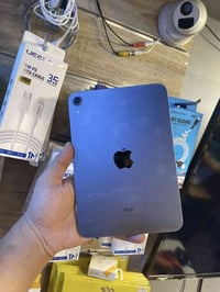 ايباد مني 6 كارتونه وياه الايباد نضيف فقط ذني الطكع الي بضهر ذاكره 256...