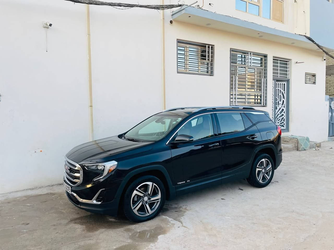 السلام عليكم 
للبيع جمسي تيران 2021السياره ١/١ فول
الحادث / جاملك امامي جهه السائق و باب السائق شبر و البنيد شبر 
المواصفات /
1-محرك 1500تيربو 
2-فئه SLE
3-فور ويل
4- بصمة أبواب مع بصمة تشغيل 5- تشغيل عن بعد 
6-كشنات تدفئه
7-كامره خلفيه
8-تبريد قطعتين أمامي خلفي 
9-شاشه كبيره 
10-تحكم ستيرن جهتين امامي + خلفي 
11-نضام ABS مانع نزلاق 
12-كشنات كهربائي  
13-لايت زنون + حاجب زنون 
14-دواخل نظيفه جدا 
15-سايد بريك دكمه 
16-السياره ماشيه 150 الف 
17-تخم تاير جديد
#وباقي المواصفات المعروفه 

سعر السياره 165 $ وبيها مجال
العنوان /كوفه *********** واتساب موجود ___________________
