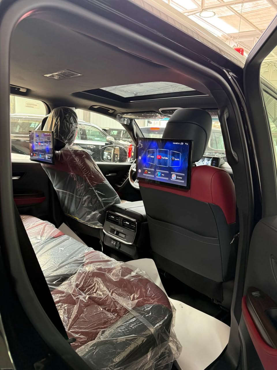 * لاندكروزر GXR لمتد 2025 زيرو بلاك ادشن ابواب شفط بغداد 
* ⁠سعد العبيدي (7700637589)
* ⁠الموديل : 2025 ابواب شفط 
* ⁠الفئة: GXR / LIMTE بلاك ادشن
* ⁠السعر (114 / مليون) 
* ⁠اللون اسود رقم بغداد 
* ⁠العدد (زيرو)داخل جلد (احمر واسود)
* ⁠محرك  6 سلند (4000) تنفس طبيعي
* ⁠رادار خلفي مانع تصادم امامي 
* ⁠لد شباك امامي ابواب شفط 
* ⁠دوسات جانبية نيكل 
* ⁠شباك امامي اسود بلاك 
* ⁠علامات البلاك الخمسة 
* ⁠كتابات اللمتد الاسود 
* ⁠اريل نفكيتر سبايدر شمعة
* دعاميات كت (لحاية) 
* ⁠ترايش ابواب نفخ ايرباك عدد (8)
* ⁠بصمة تشغيل بصمات ابواب عدد (5) 
* ⁠شاشة امامية كبيرة 
* شاشات خلفية عدد (2)
* ⁠كامرات عدد 4 (360 درجة) 
* ⁠فتحة سقف (سلايت) 
* ⁠كراسي الامامية كهرباء 
* كراسي الامامية تبريد 
* ⁠مقاعد (7) راكب دفع رباعي (4 * 4) 
* ⁠ثلاجة وسطية جنطة كهرباء 
* ⁠تبريد شاشة شاحن واير ليس 
* ⁠حساس امامي خلفي 
* ⁠مري طي كهرباء 
* ⁠وباقي مواصفاتGXR المتد المعروفة 
* ⁠السعر (114 / مليون) رقم بغداد
* بغداد - معارض النهضة - الشارع الثاني - شركة ذرى الخليج هـ(***********) بغداد, العراق
