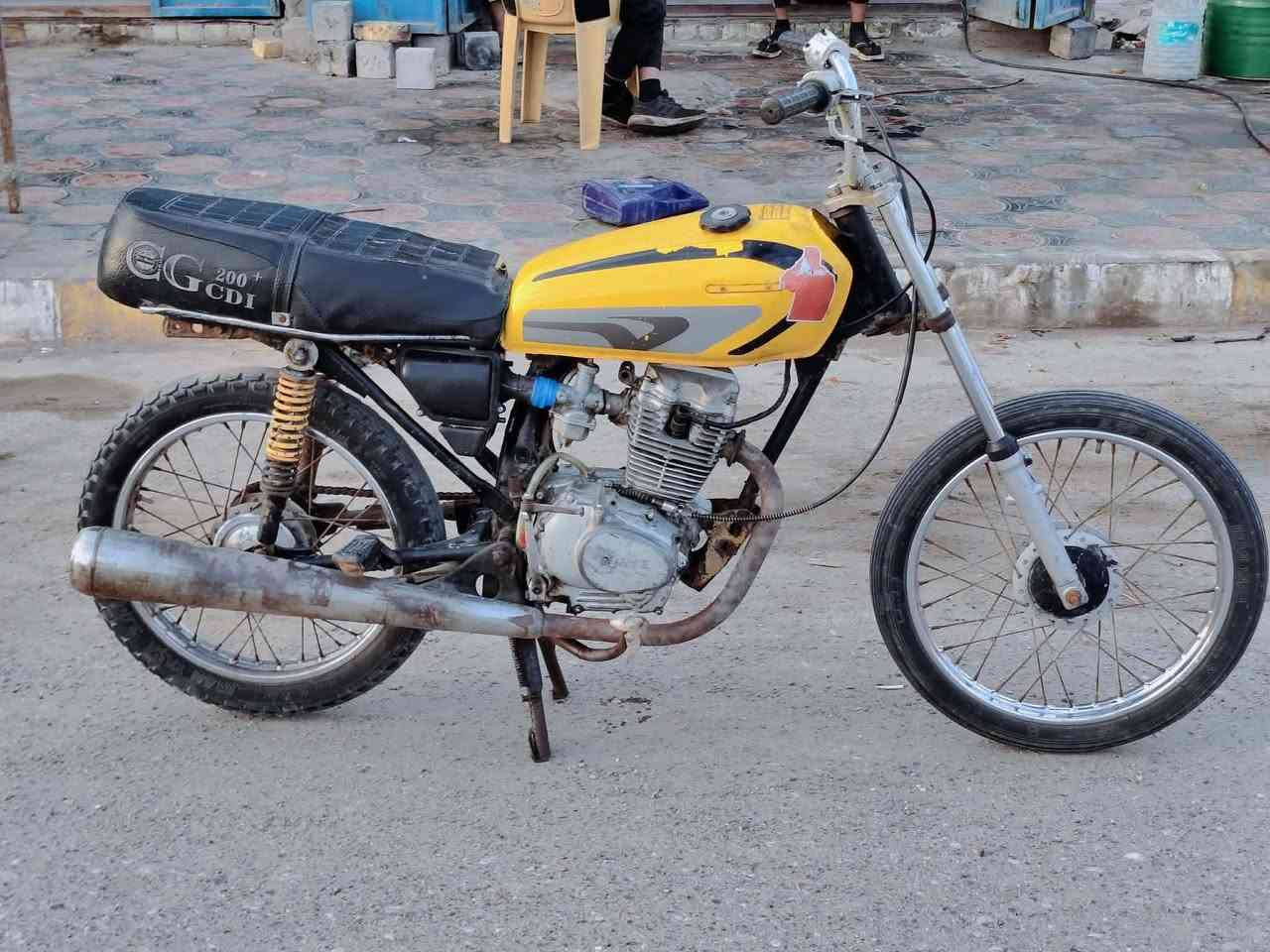 سلام عليكم دراجه للبيع بدون اوراق دراجه مكينته تعبانه مكينه تشتغل بس بيه صوت ابيع كوم حديد سعر 150 قفل كلش المكان الميمونه ***********
