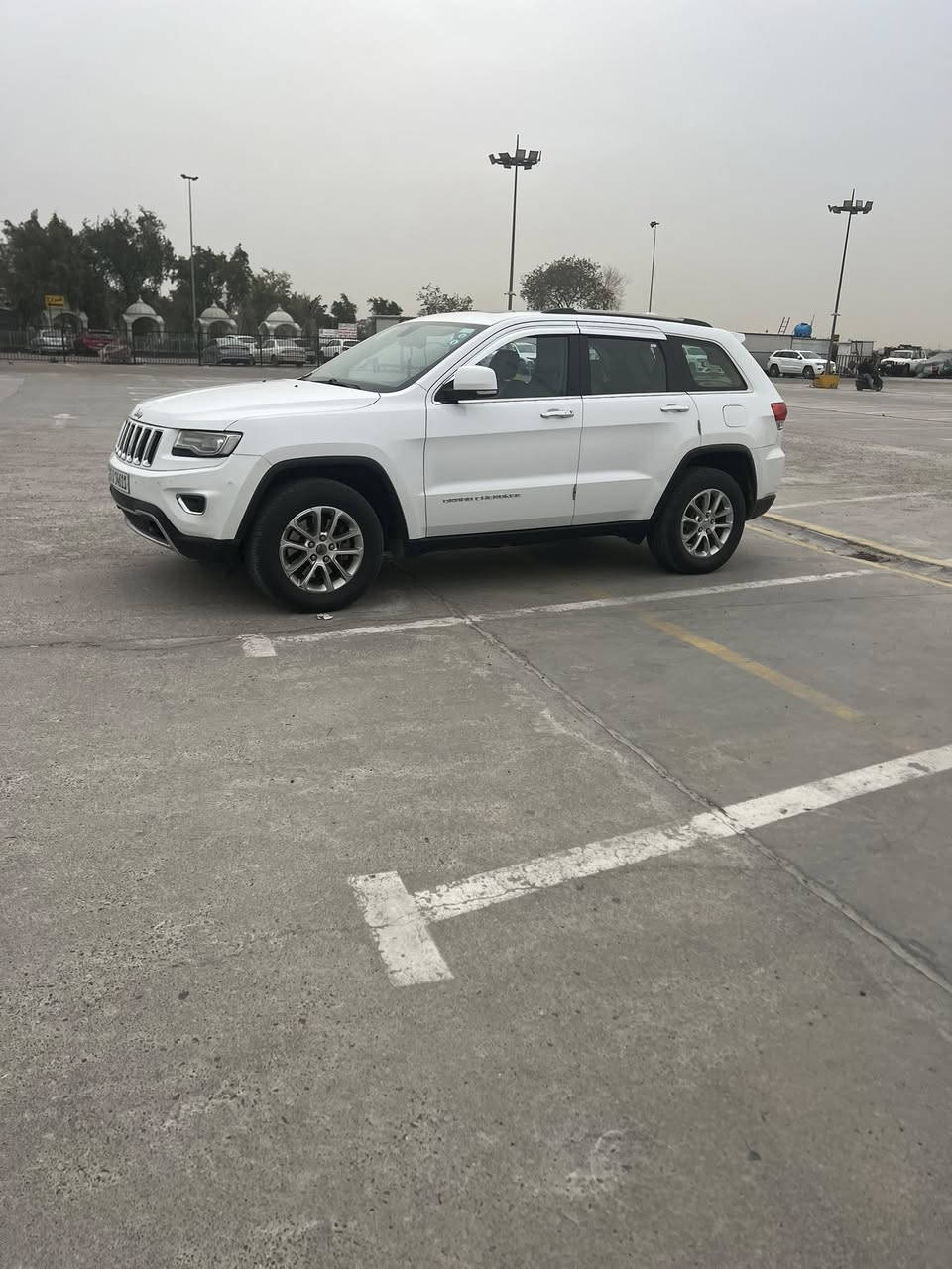 السلام عليكم للبيع جيب موديل 2014 خليجي فول مواصفات 1/1 لمتددمواصفات جكات  تصعدوتنزل شاشه كبيره مودات قيادة ستيرن كهربائي كشنات جلدتدفئه كشنات كهرباء صندوق كهرباء ستيرن هيتربنوراما ماشيه 92 الف حقيقي كيرطياره 8 نمر6 سلندرسياره مال بيت اتصال ***********
