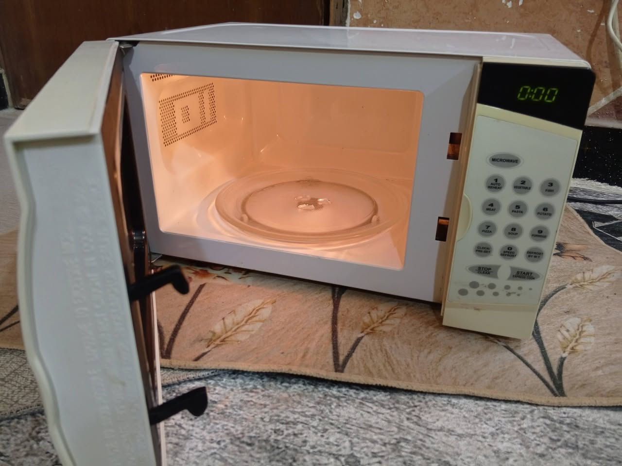 مايكرويف باله نظيف شرط الشغل حراره عاليه مابي اي مشكله وضمان حجم 20 لتر تفحص وتاخذ  السعر 40 الف المكان البصرة المطيحه فرع مناوي لجم


**إذا كنت صاحب هذا الإعلان وتريد حذفه لأي سبب، رجاءا أرسل رسالة إلى الدعم الفني**