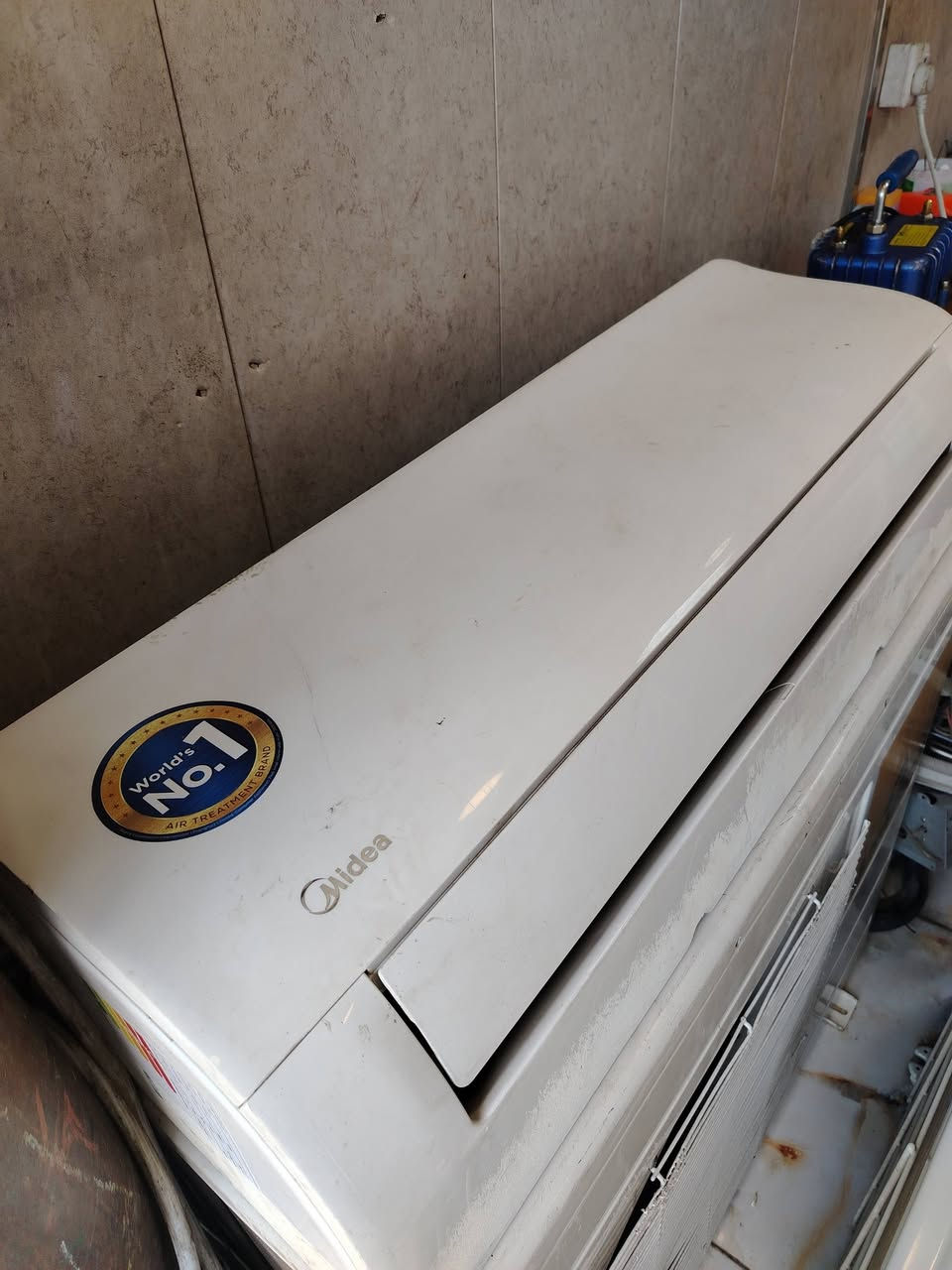 قطعه داخليه واحد طن  ميديا غاز ٤١٠نضيفه جدا سعر ٨٠ البياع
***********
بس رايدله تنضيف للبيع
