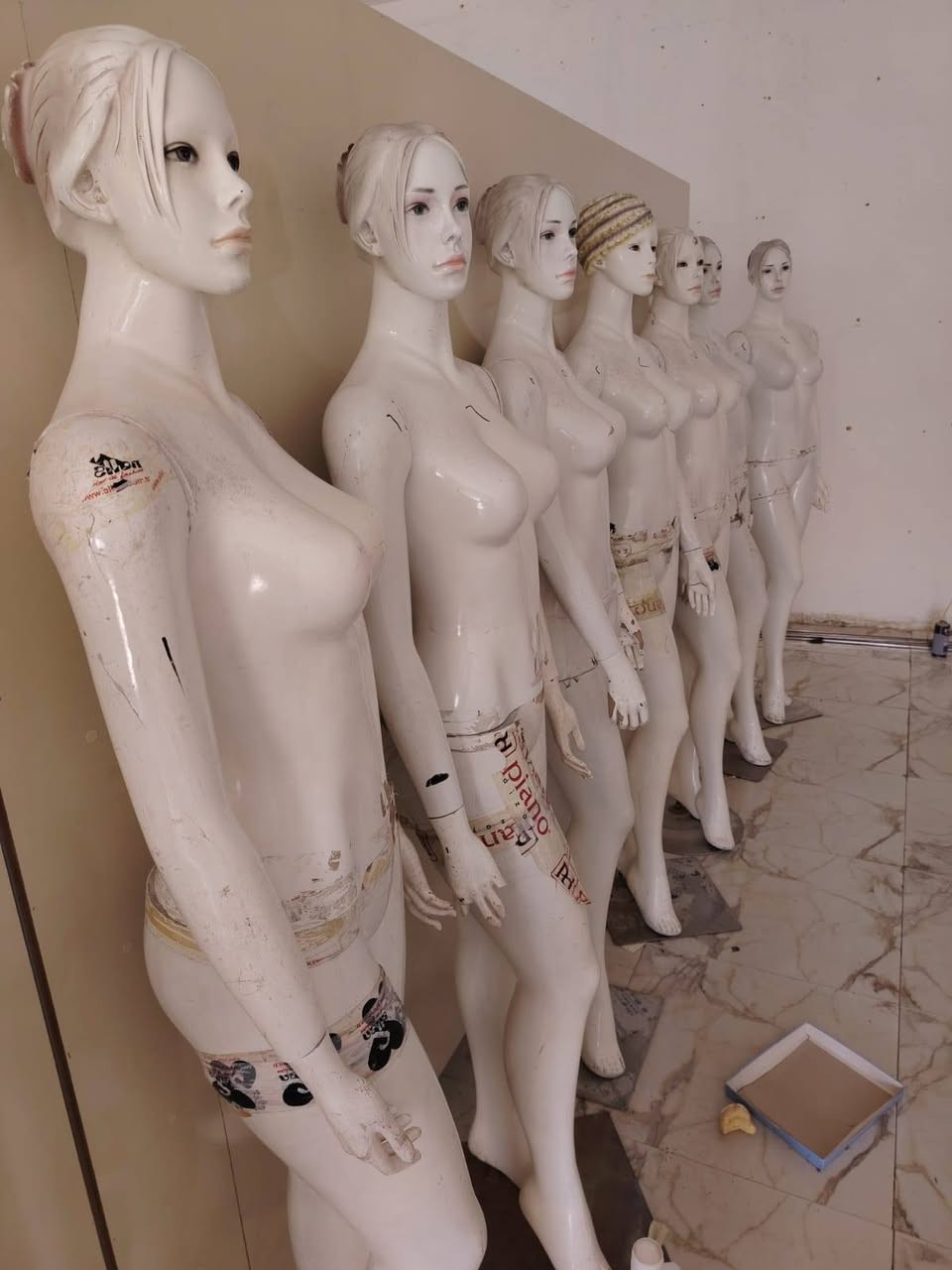 7قطع ملكانات كلهن شلعه وحده السعر 40 الف القطعه لا بيهن كسر ولا نقص
توصيل متوفر جميع المحافظات 
للتواصل *********** متواجد واتساب
