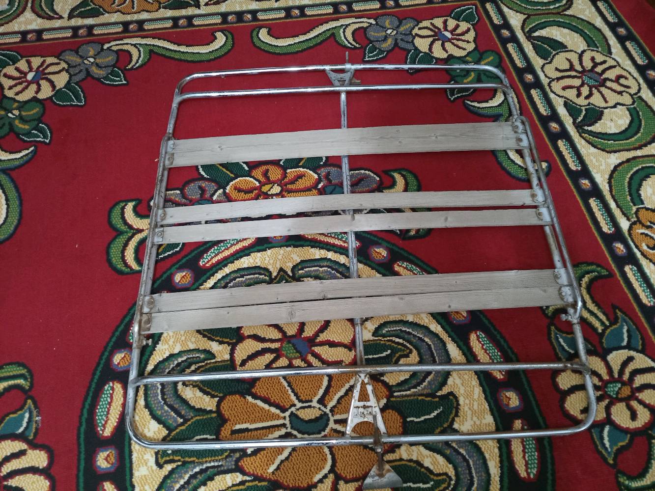 السلام عليكم سيبايه سياره نضيفه رايدها ب ٦٠ وبيها مجال