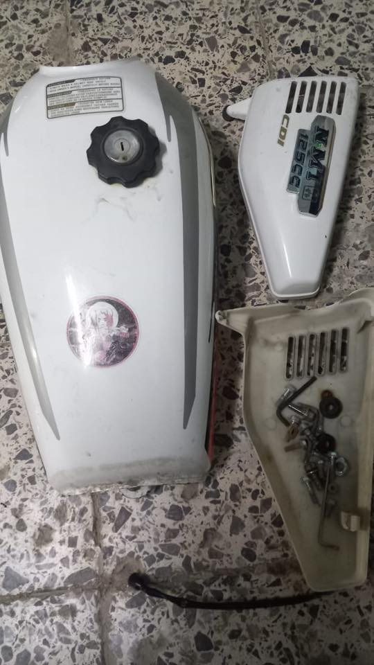 السلام عليكم غراض نامه للبيع بسعر البلاش 
1مكينه نامه متياز عاوجه ولف يعني تاخذه انته صلحه سعره 80كامل ملحقاته كابريته هندر تبديله نمر مكينه شرط ناعمه 
2تانكي هوه غراظه سعره 15الف 
3ضفيره نامه هيه وغراظه يجي وياه كتف وفيش سعره 20الف بس شرط شغاله كلهن
4دشبول او عداد هوه وياه جوزه سعره 10الف 
5دبلات نضيفه سعرهن 15الف 
6لايت كامل ملحقاته وشغال سعره 5الف 
7كمشات مال صدر سعرهن 3الف 
8راس بلك هوه ول واير مالته سعره3الف 
9واير عداد سعره الفين 
ملاحظه اي كطعه تاخذه مني مو شغاله  ترجع لي وطيك فلوسه من عدا المكينه    
رقم تلفون *********** متواجد وتتساب 24 ساعه  مكاني سماوه ام عصافير
