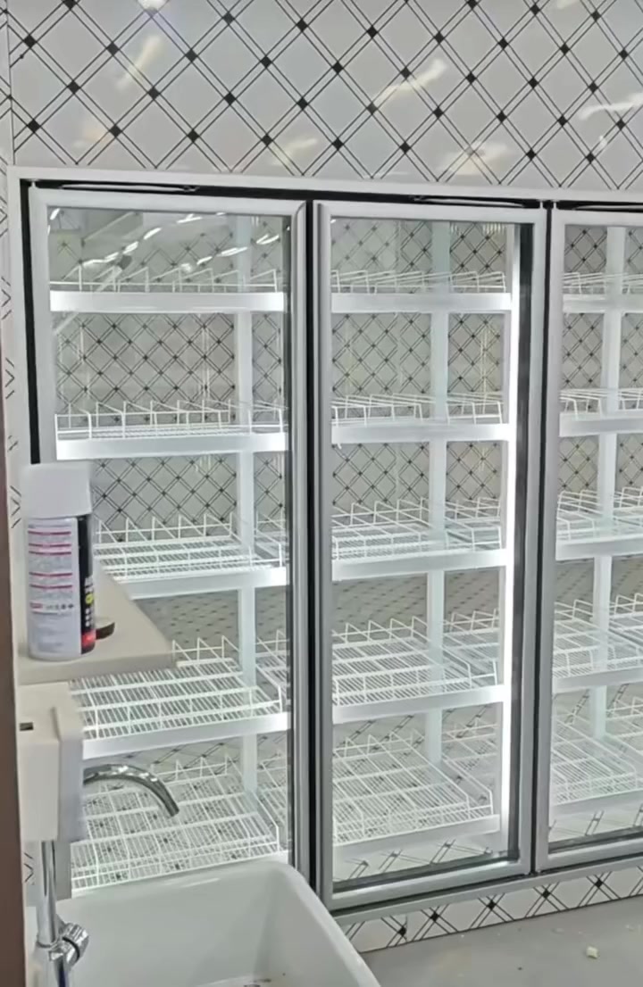 Front Display, Rear Refill – Smarter Cold Storage for RetailThe Back-Loading Cold Room is designed for modern supermarkets and retail stores.Available in both chiller and freezer versions, it perfectly combines product display + storage in one compact solution.With anti-condensation glass sliding doors and display shelves at the front, and additional storage racks at the rear, staff can restock from the back without disturbing customers — ensuring smooth operation and consistent product temperature.🔹 Product Features✅ Equipped with Copeland compressors – energy-saving and stable performance✅ Anti-fog tempered glass doors – clear product visibility✅ High-density insulation panels (B1 fire-retardant grade) – safe and durable✅ Adjustable inner shelves – flexible storage layout✅ Dual function: Display + Storage in one unit✅ Small footprint, customizable dimensions✔ Improve shopping experience✔ Maintain cold chain integrity✔ Optimize retail space✔ Reduce energy consumptionPerfect for supermarkets, convenience stores, and fresh food retailers.📩 OEM & project customization available. Contact us for more details.#ColdRoom #BackLoadingColdRoom #SupermarketRefrigeration #WalkInCooler #WalkInFreezer #RetailRefrigeration #ColdChain #EnergySaving #CommercialRefrigeration


**إذا كنت صاحب هذا الإعلان وتريد حذفه لأي سبب، رجاءا أرسل رسالة إلى الدعم الفني**