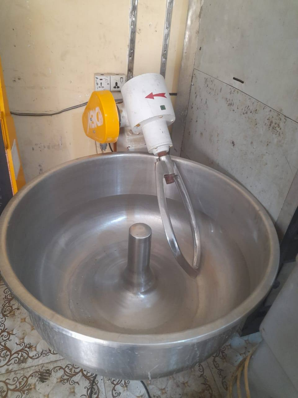 السلام عليكم
خط نتاجي خبز عراقي و عيش 
 لبناني للبيع نقل ول تنصيب علينه تاخذ 
 واصل وبي ضمان ١٠ ايام
صنع يراني متياز طلب خاص
***********
***********
