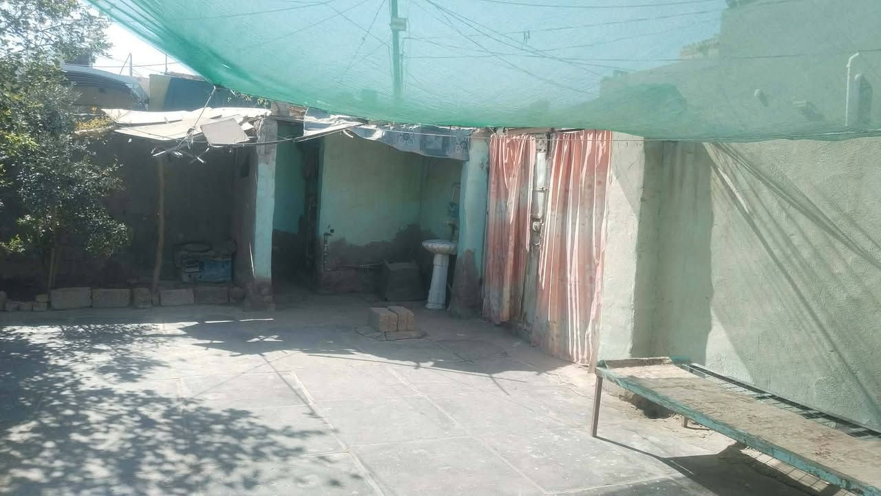 بيت بل سنيه بقريه فيصل مساحه ١٥٠ بيه غرفه وبراني وصاله ومطبخ وحمام داخلي وخارجي ***********
