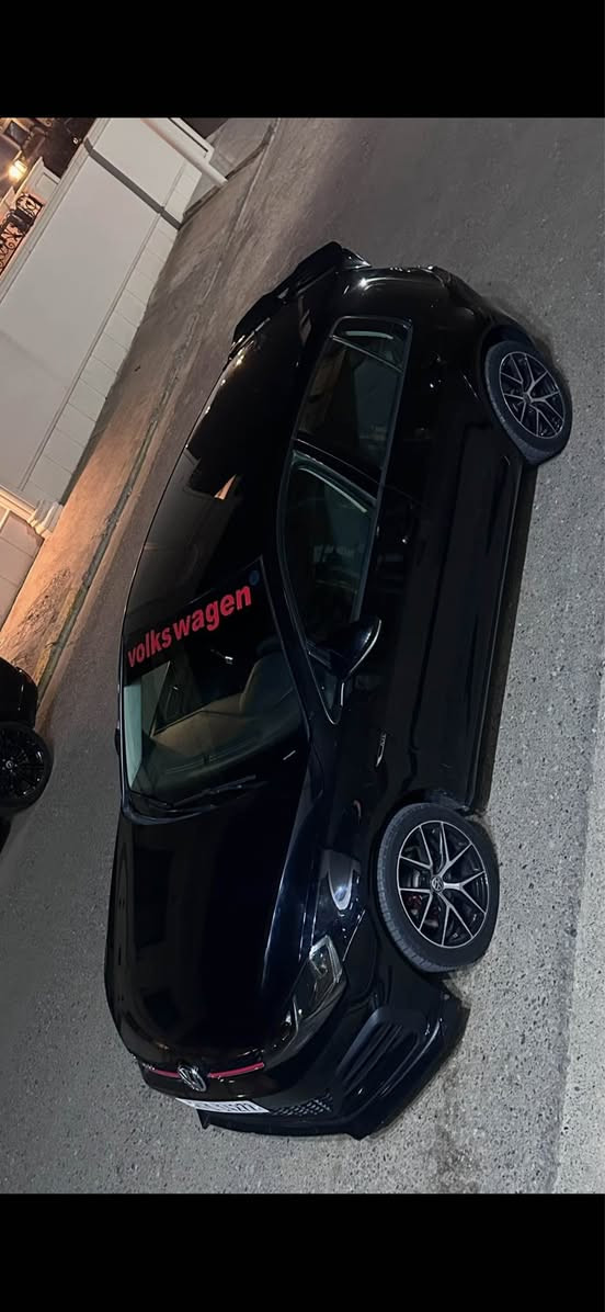 يا الله السلام وعليكم 
Volkswagen. GOLF 2017 اصل TSI.mk7.  عليها كت كامل GTI
***********  ***********
سيارة عائلية رياضية عملية وسرعة نفس الوقت 
سيارة ماشية 158km. حقيقي
موديل 2017 
حادثها من امريكة تاير فقط داخلا عل عراق كلين 
بيها جاملغ وربع بنيد صبغ 
+ملاحضات بسيطة بارد 
ايرباك سليم 100‎%‎ 
شاصي دواخل بشرط 
كير محرك حدادية تبريد بشرط 100‎%‎ 
السيارة مصروف عليها هواي
بيها دام بايب 
منضومة احتراق جديدة.  من قاعدة فيت بم و. بلكات ونوزلات جديد
حدادية صدر امامي وخلفي جديد 
عليها ل ايتات +دعامية امامي +بك لايت gti
+لحية امامية +دفيوزر خلفي +كزوز دبل 
ويل 17 
السيارة رقم دهوك ب اسمي تريد تحويل تريد وكالة 
وبيها مجال للطيبين❤️ أربيل, العراق
