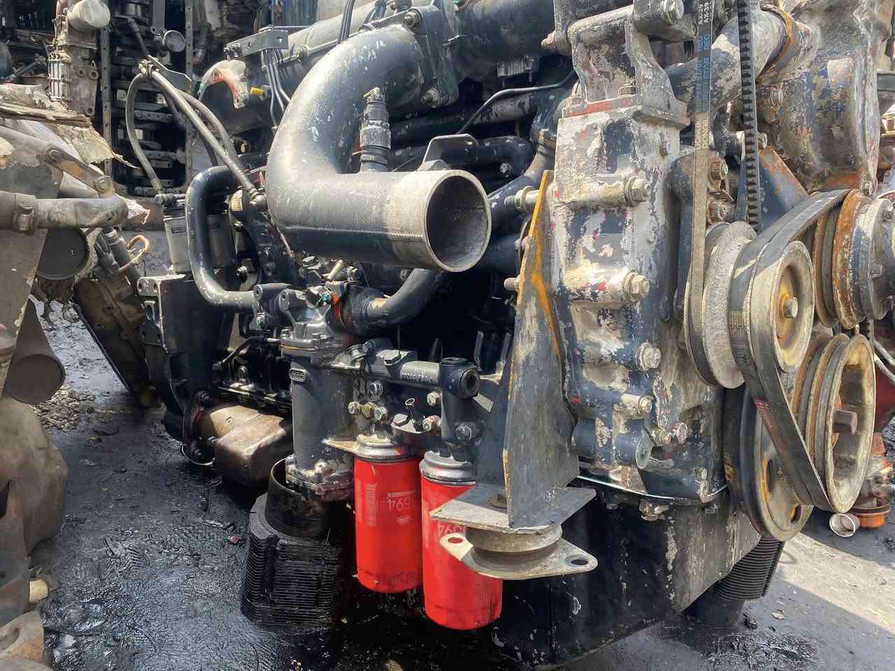 السلام عليكم محرك افيكو ١٣٧ سوبر وسط شرط استندر ضمان ١٠ ايام چعب كهربائي 
***********
