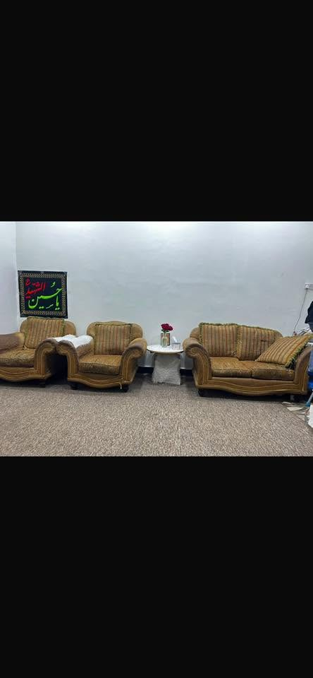 4 قطع ب100 مكان تنومه***********
