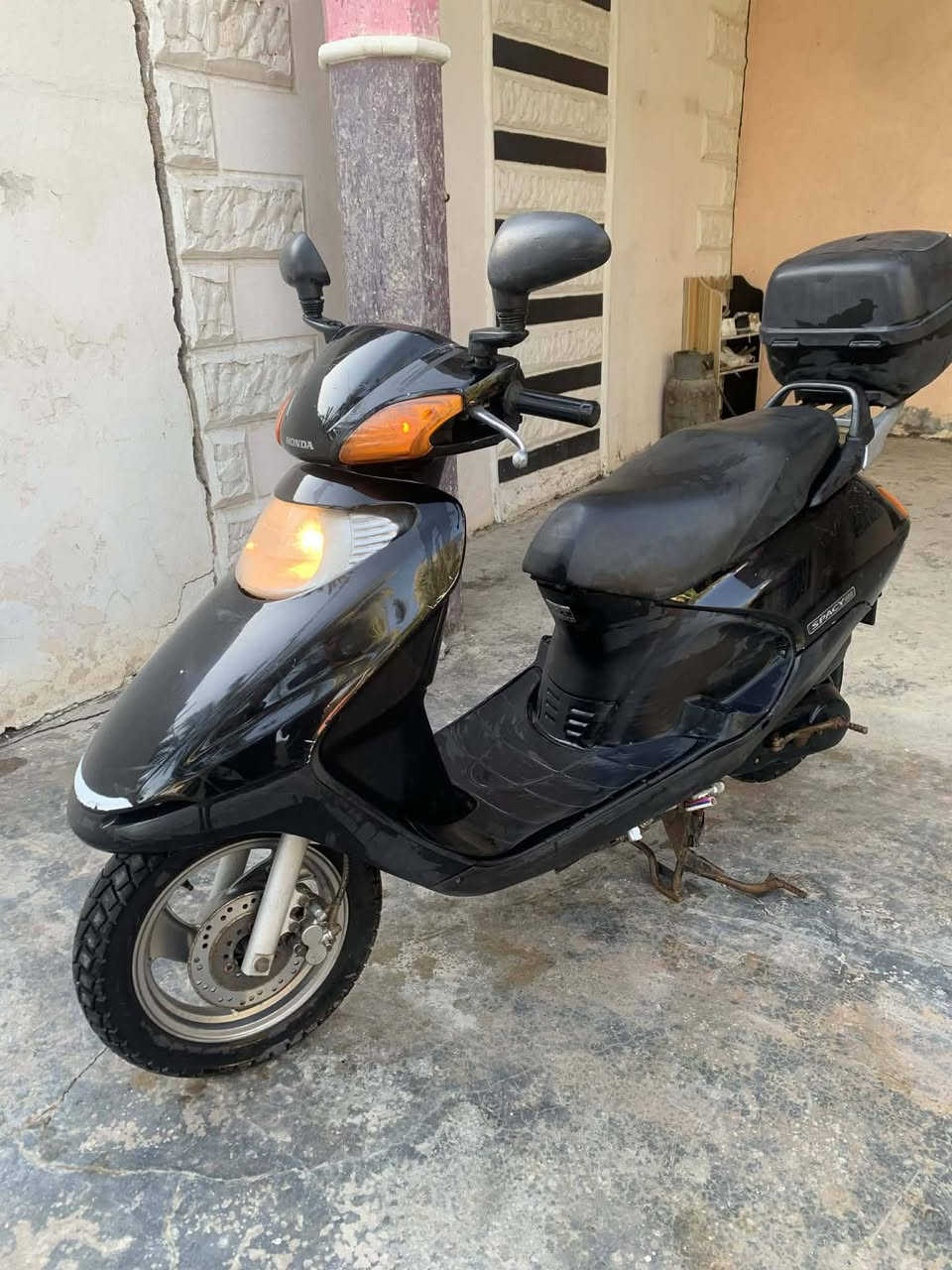 سلام عليكم دراجه سبيسي   كهربائيه سلف كلها شغاله مجفته عنواني بغداد قرب مجسر الشعله سعر ٥٠٠ وبيها مجال حك الجيه  
رقم الهاتف ‏‪***********‬‏ بي وتساب
