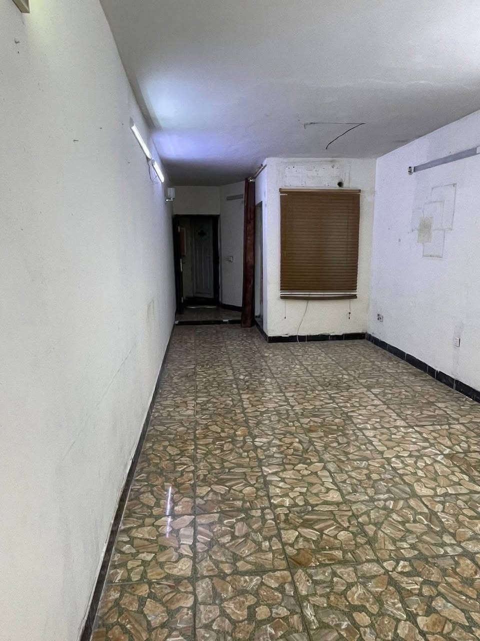 للايجار في السيديه 
دار سكني مساحه 50 متر يتكون 

من صاله مطبخ خدمات غرفه نوم 

سعره 500 الف قفله قفله 

مطلوب عائله مرتبه سكن سيديه 

للاستفسار 

***********

***********
