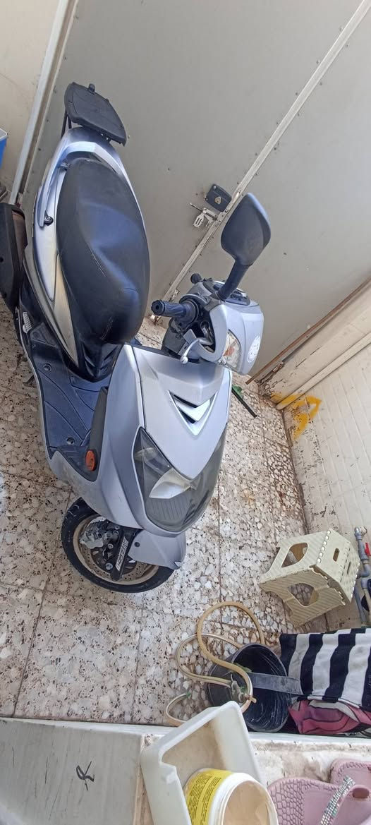 سكنز للبيع موديل 2010 كفاله عامه يابانه اصل خطين نازل مكانها حله سعرها على الاتصال ***********
