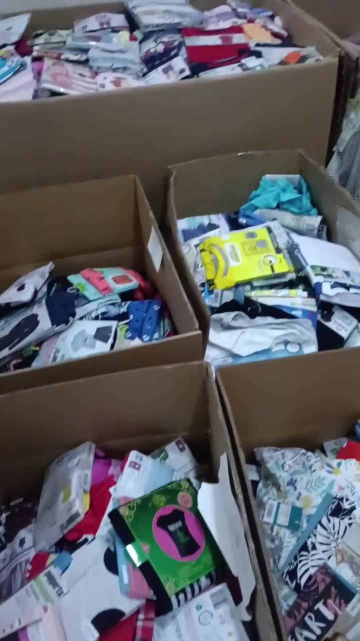 ملابس جملة اطفال اوربي جديد صيفي سعرالكارتون 380 الف شامل التوصيل لجميع محافظات العراق وزن الكارتون20 كيلو نظامنا تصوير الكارتون بالكامل للزبون وايضا يفحص طلبه امام المندوب للحجز واتساب***********
