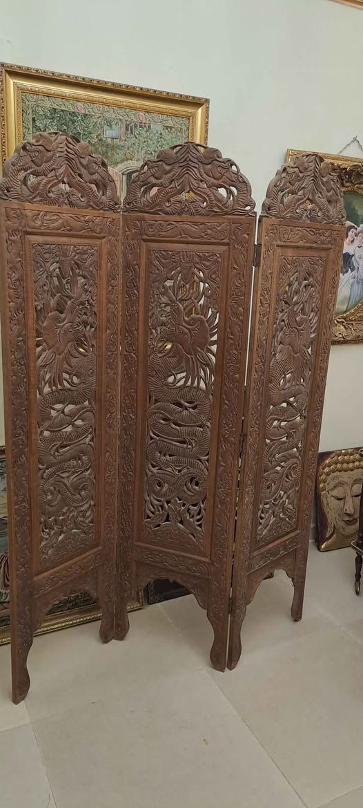 بارافان انتيك عمره اكثر من ٧٠ سنه الحاله ممتازه مقارنه بالعمر الزمنى له مصنوع من التيك وود حفر من الناحيتين يعنى البارافان من الناحيتين نفس الشغل ارتفاع ١٨٠ سم عرض الضلفه ٤٥ سم يعنى عرضه كله ١٣٥ سم مش بس بارافان لا ده قطعه انتيك كلها شغل حفر لا يتكرر كثيرا ولا حتى قليلا للبيع بسعر رائع للتواصل موبيل وواتساب ٠١٠٢٣٣٤٢٢٣٣ القاهرة, مصر


**إذا كنت صاحب هذا الإعلان وتريد حذفه لأي سبب، رجاءا أرسل رسالة إلى الدعم الفني**