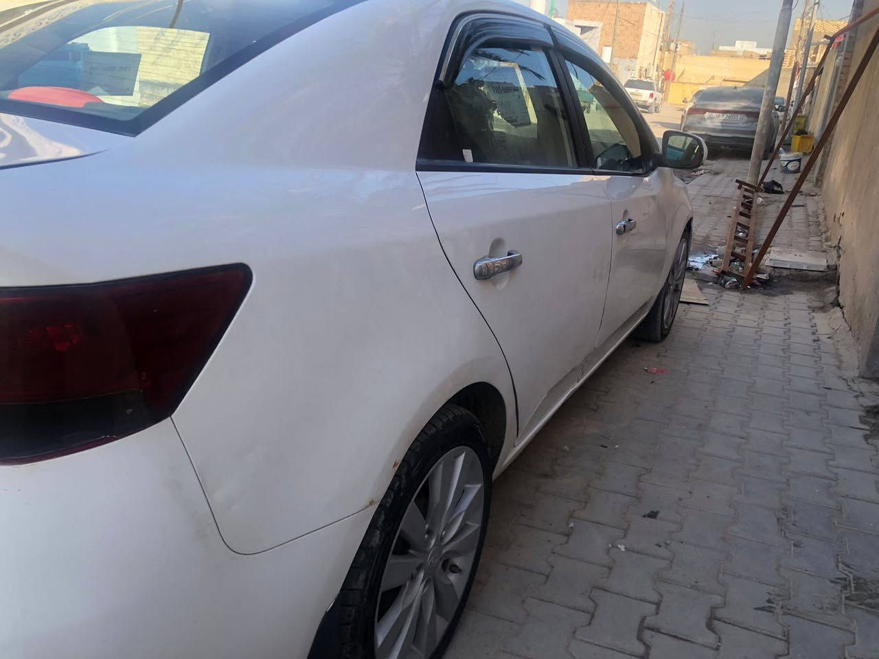 السلام عليكم...سياره كيا سيراتو موديل 11بيهه  قليل كلش بارد العنوان النجف حي العسكري.. واتساب *********** السعر 92وبيهه مجال..
