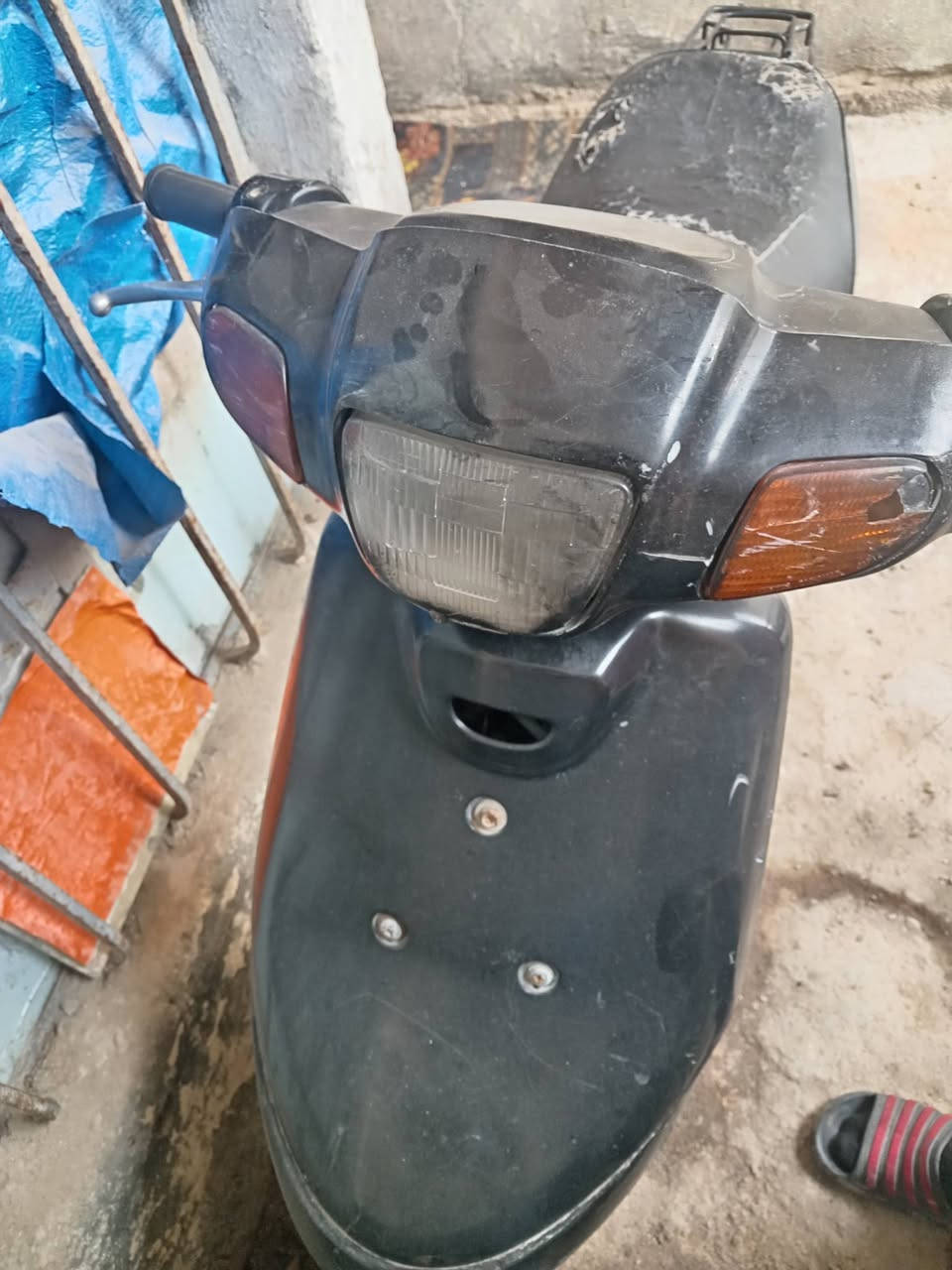 دراجه 2003 شوفه عينك بس السويتش ضايع دراجه ما مفتوحه بلاديه متروكه 300 وبيها مجال  كربلاء لشراي فقط وهذا رقمي  ***********
