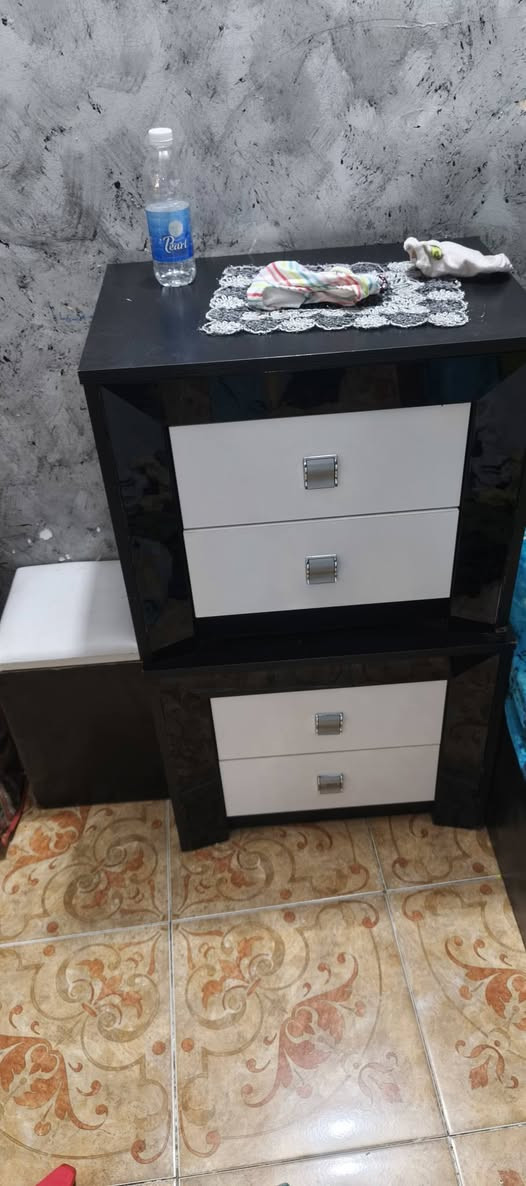 للبيع اثاث مستعمل سعر مناسب عنوان بغداد مدينة الصدر غرفت نوم تركي 9 قطع واحد من بيبان كنتور واكع سلايت الي ياخذ غرفه هوه بعد يشده+ هديه دوشك طبي سعر غرفه 200 + ثلاجه حجم 18 قدم كونكورد شغاله فوك و جوه فريز ثلج سعر 200+ مبرده 50 الف + كوانتر 75+ نص تخم قنفات وحده م 3 + ثنين كل وحده وحد سعر قنفات 60 الف بيع مستعجل الستفسار خاص و رقم ***********
