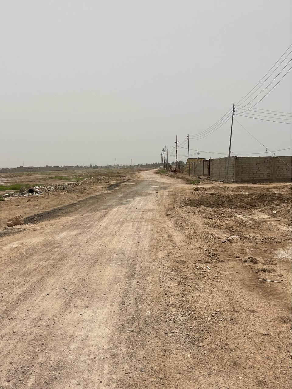 على بركة الله 
تم افتتاح ارض في الجزيرة _ الحوطة _ شارع حسن المرور 
(جهة البر ) 
الارض طابو صرف زراعي بسم عراقي وكالة ومكاتبة ونسخة من الطابو 
الخدمات ( ماء + كهرباء + تبليط ) 
قيد الانشاء 
مساحة الشارع الرئيسي25 متر تبليط 
والفرعي 12 متر تبليط 
الارض مقسمة على شكل دوانم 
نضام البيع (اقساط +نقد ) 
سعر الدونم نقد  110 مليون قابل للتفاوض 
اما الاقساط المقدم نص مبلغ الدونم وكل شهر 1 مليون 
تبعد الارض عن الشارع العام 900 متر  
للاستفسار اكثر اتصل على الرقم*********** البصرة, العراق
