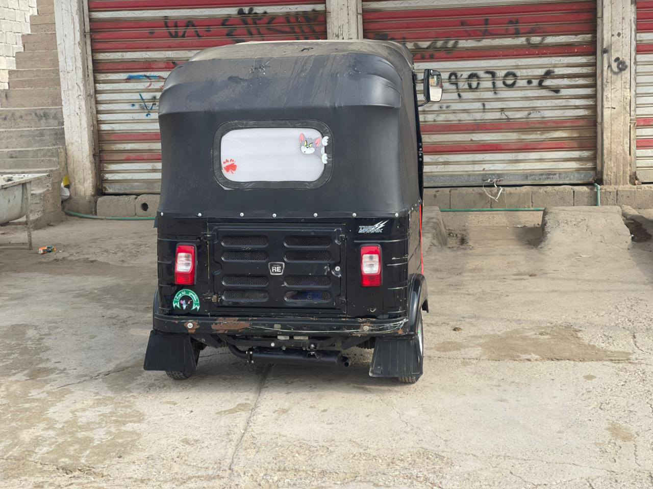 السلام عليكم تتكتك للبيع موديل 2020 شهر 10رقم واسط بيه قليل بارد بل كنر الموضح  بل صوره والباقي مكفول دخم تاير جديد المكان واسط كوت الاستفسار الاتصال على الرقم ***********
