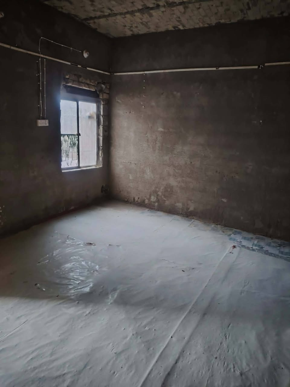 مساحته ٢٠٠
غرفتين وصاله ومطبخ
وصحيات ومنور
وحديقه ٥٠ متر
سند ٢٥ مرقم بالبلديه

استفسار اتصل ***********
