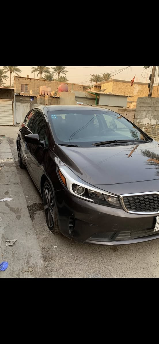 سلام عليكم فورتي 17 امريكي حادثه بابتين وبيه طخطخات بصيطه بس المكان الحتدث وصبغت الصفحه كله السياره جاهره مكينه 2000 والصور السونار ولحادث بلصور عارضه ب112 وبيه مجال حك الجيه مكاني زعفرانيه ***********
