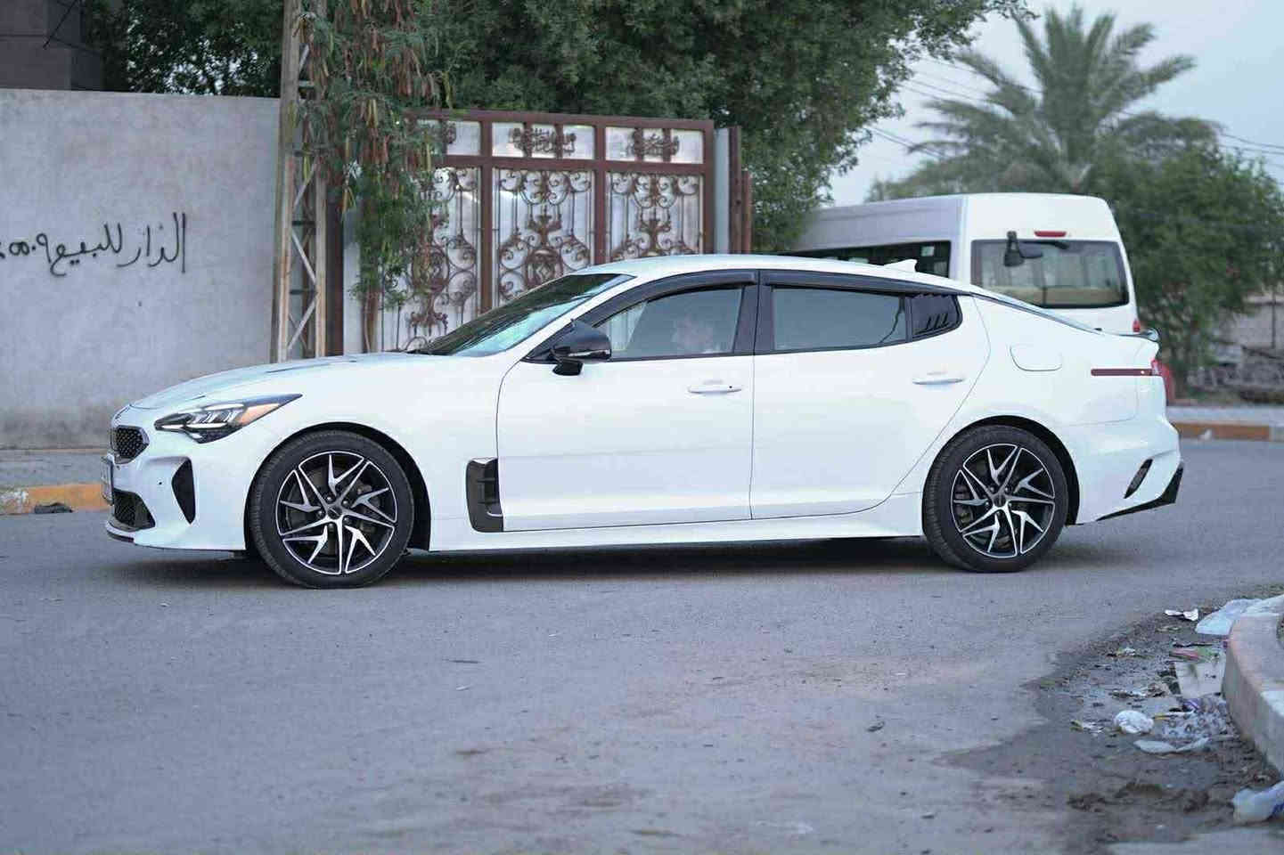 السلام عليكم
كيا ستنكر 22 

GTlien

السياره داخله كلين 

بس طلع بيه كلير من امريكا الباب 

السياره نضيفه حيل ماناقصه اي شي 

بسمنه التحويل ثاني يوم 

172 وبيه مجال شي بسيط 

***********

***********
