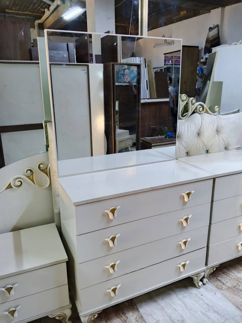 غرفه ملكي ٨ قطع سعر ٣٧٥ بيها مجال
العنده غراض للبيع راسلوني *********** او اتصال ع رقم داخل محافظه كركوك
