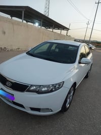 كيا سيراتو 2011 لون ابيض محرك 1600دوش محرك بي خيط بخار  تبريد شغال ثلج...