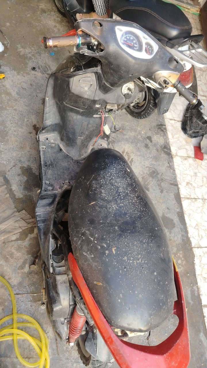 سلامم عليكم سكنز نثية للبيع دراجة ناقصهة باتري كفراتهة موجودة ابيع كوم حديد السعر 325 وبيهة مجال قليل حك الجية متوازي علا بيعتهة عنوان بغداد الدورة حي الصحة ***********
