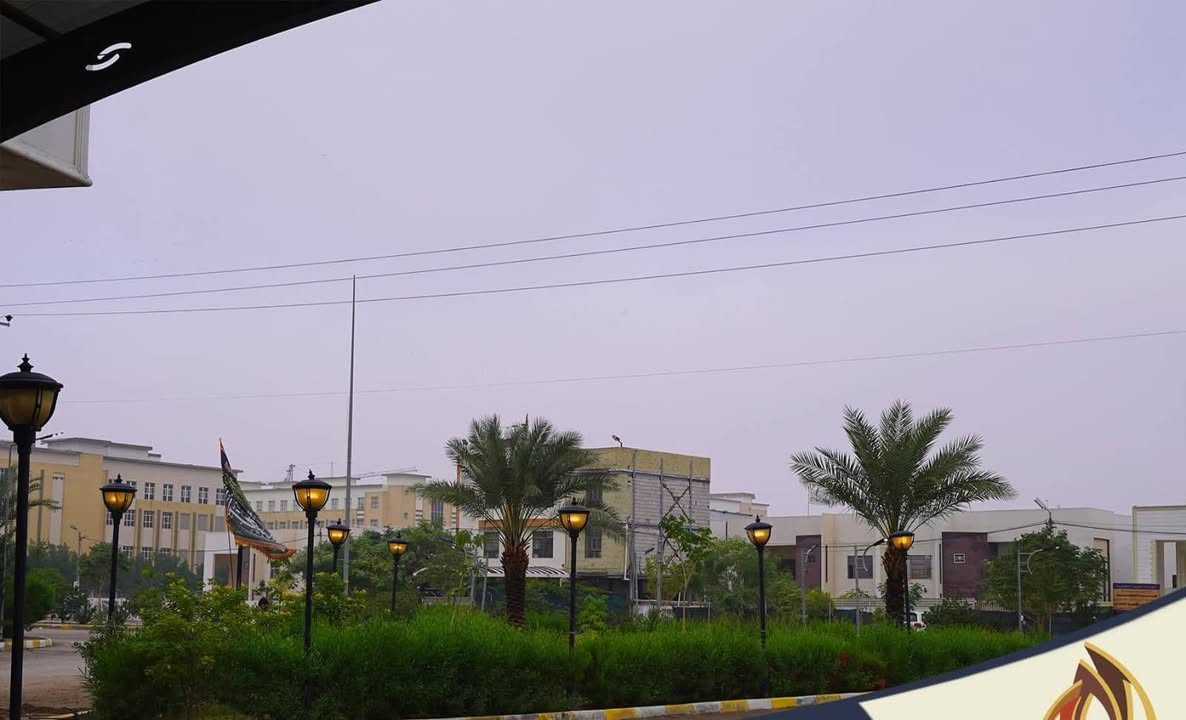 السلام عليكم بيت للبيع مجمع السلام السكني قريب شارع جامعه الكفيل
4 غرف نوم صاله ستقبال مطبخ حديقتين كراج سيارة صحيات السعر 100 مليون يشمل الامداور باقي للمصرف ٧٨ مليون بدون كفيل  مكتب إبداع ألاسود للوساطة العقارية واتساب
***********
