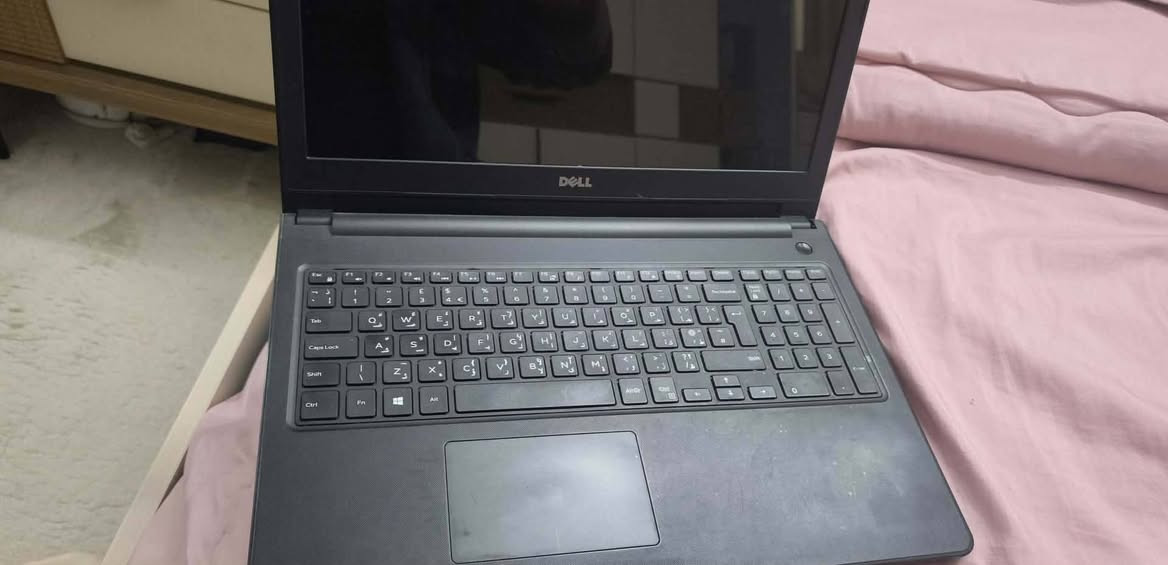 📢 إعلان بيع لابتوب Dell (جيل سادس) - سعر مميز
التفاصيل الفنية:
الماركة: Dell Inspiron 15 
المعالج: Intel Core i3 جيل سادس (أداء ممتاز للمكتب والدراسة).
الرام: 4GB.
البطارية: سليمة وتشحن طبيعي 
النظافة: الجهاز خارجيًا نظيف جداً والشاشة والكيبورد بحالة ممتازة.
ملاحظة الأمانة (سبب السعر):
الجهاز حالياً يحتاج فقط تنصيب ويندوز جديد لانه جهاز بدون نظام 
السعر المطلوب: 175,000 دينار (وبي مجال قليل جدا مال تنصيب نظام ويندوز 10 الف دينار )
المكان: بغداد (كفائات سيديه).
للتواصل: مراسلة الخاص أو الاتصال على (***********).
💡
