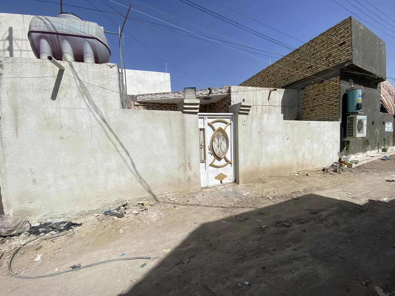 👑مكتب المهندس للعقار 👑
🏡بيت للبيع زراعي
    (المهيديه)   
▪️المساحه 180 متر 
▪️واجه 10▪️ نزال 18 
بناء فرمستون عكاده
طابق واحد 
يتكون ⬅️من💥 غرفتين💥 نوم💥 صاله💥 استقبال 💥مطبخ 💥صحيات 
السعر مناسب 
للاستفسار الاتصال📞
 على الارقام 
***********
كرار محمد
*********** 
احمد السعيدي 
اذا تريد عقارك ينباع💯 تواصل معنا خاص
