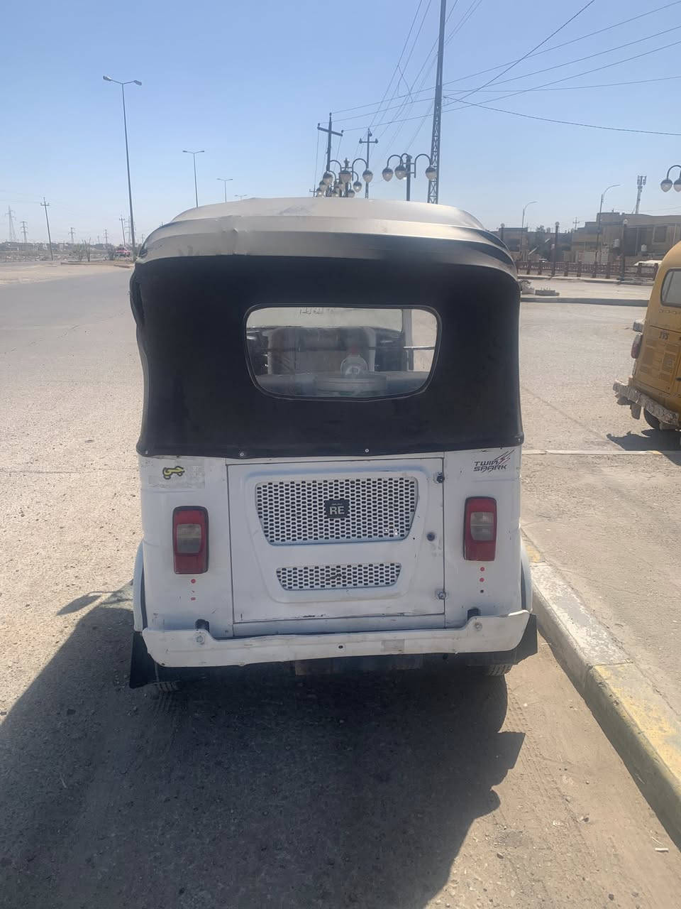 سلام عليكم تكتك للبيع مديل واحد وعشرين ضربته كنر لغد وبيه دحجات  بسيطه وراعيه بسجن ٤اشهر ويطلع ***********
